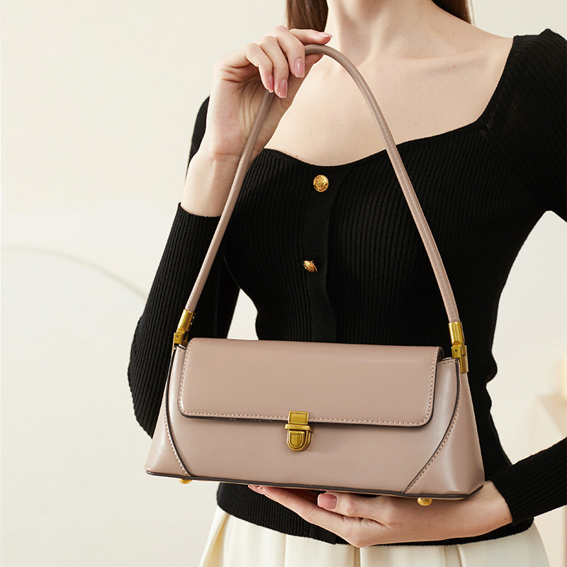 Bolsa de Hombro Minimalista con Herrajes Dorados