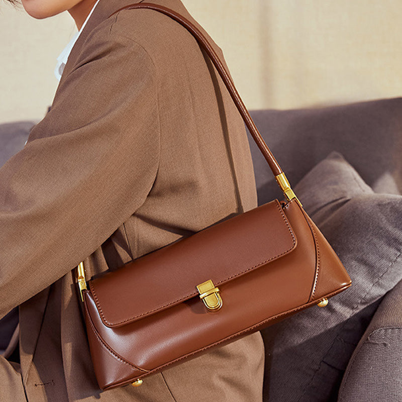 Bolsa de Hombro Minimalista con Herrajes Dorados