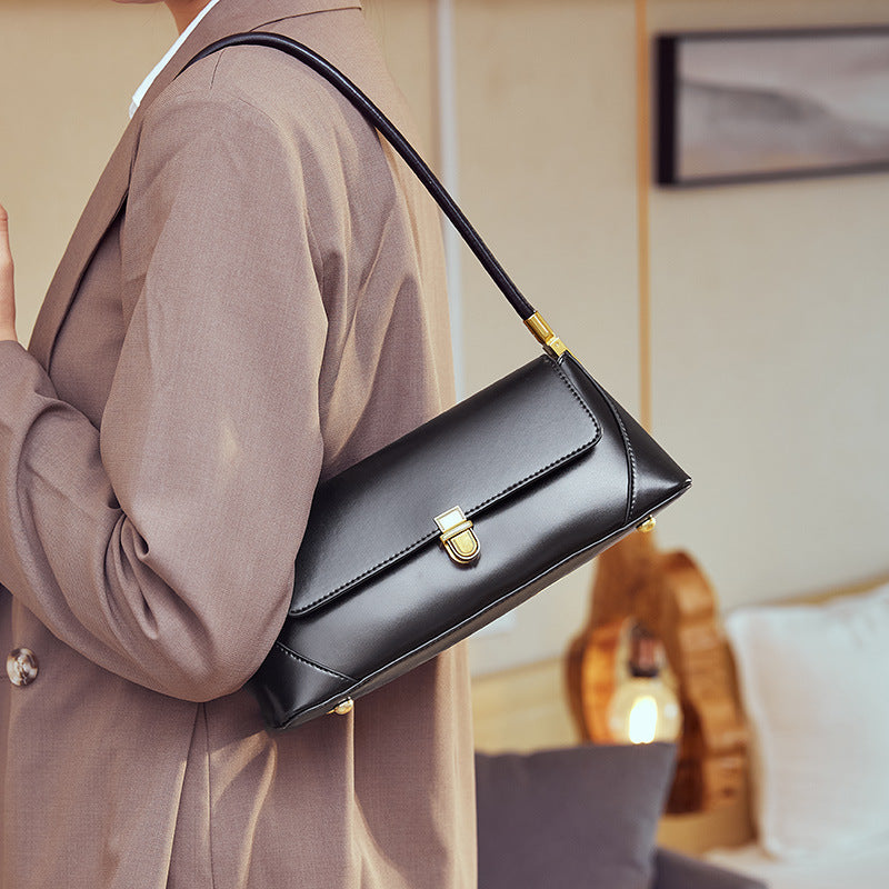 Bolsa de Hombro Minimalista con Herrajes Dorados